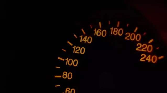 VAPAJ UPLAŠENE DEVOJKE: Snimao dok je vozio 240 km/h, devojka PANIČNO VRIŠTALA! (VIDEO)