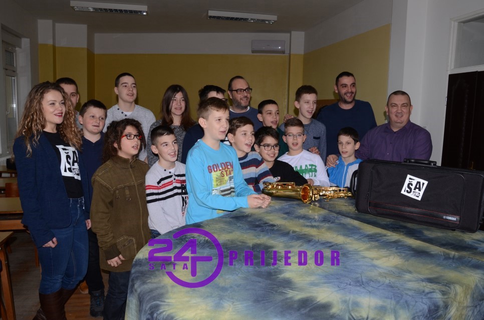 Predstavnici “ŠA festa” donirali saksofon Muzičkoj školi “Sabo Balaban” u Prijedoru (FOTO i VIDEO)