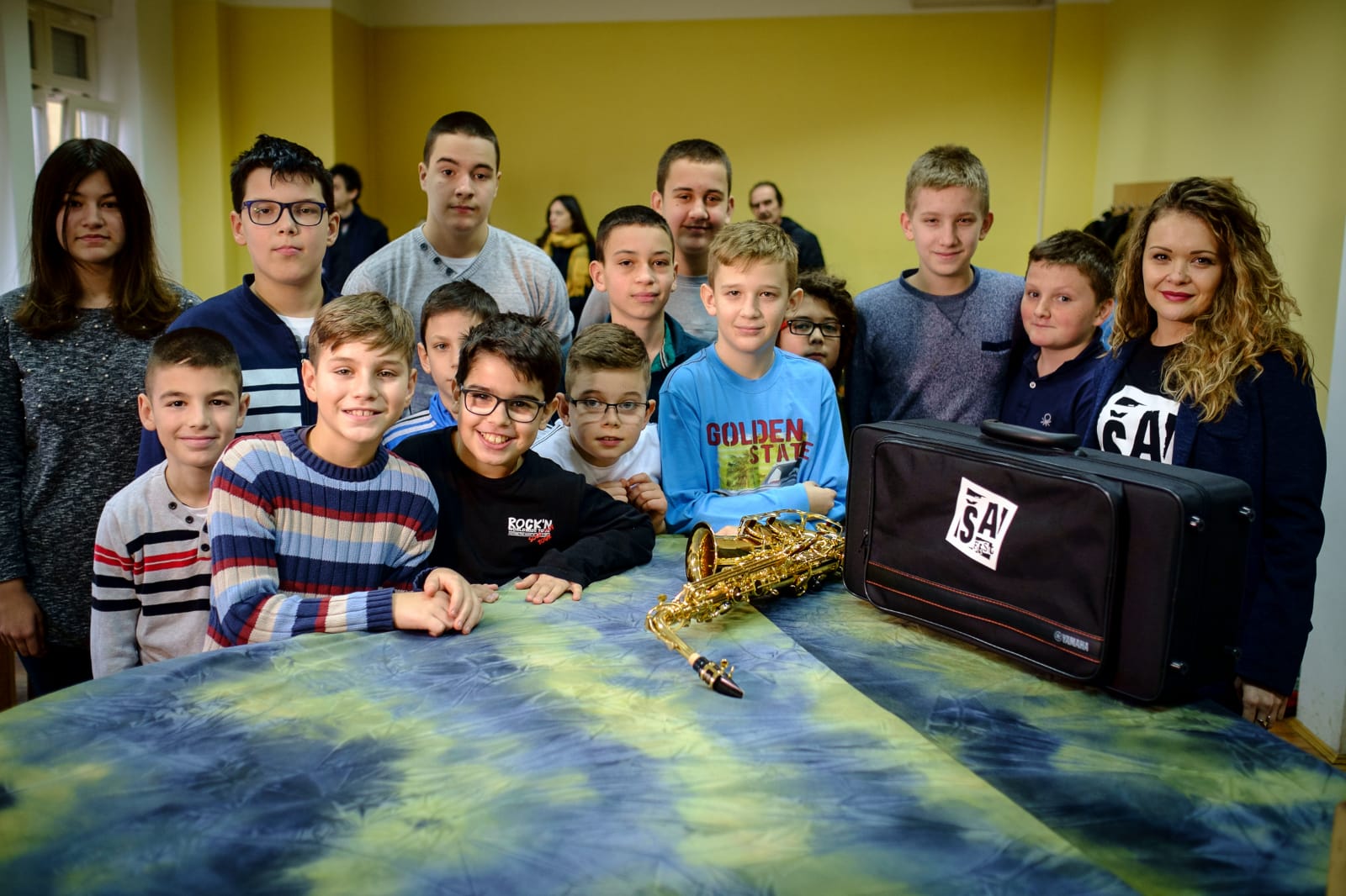 Predstavnici "ŠA festa" donirali saksofon Muzičkoj školi "Sabo Balaban" u Prijedoru (FOTO)