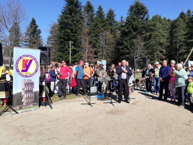 Kozara: "Pozdrav proljeću" okupio 2.000 planinara (FOTO)