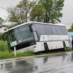 “POVUKLO ME I SLETIO SAM” Autobus završio pored magistralnog puta Prijedor – Banjaluka