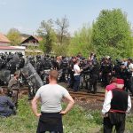 PROTEST NEZADOVOLJNIH RUDARA Policija započela deblokadu pruge u Banovićima (VIDEO)