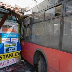 Autobus uletio u prodavnicu, troje povrijeđenih (FOTO/VIDEO)