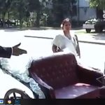 “DRŽI SE MLADA” Snimak koji je nasmijao region, ovako izgleda kada konji OTMU KOČIJU I MLADENCE (VIDEO)