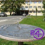 Sunčani sat ispred zgrade Gradske uprave na meti vandala