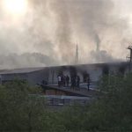 ISKAKALI KROZ PROZORE Veliki požar u prihvatnom centru za migrante u Velikoj Kladuši (VIDEO)