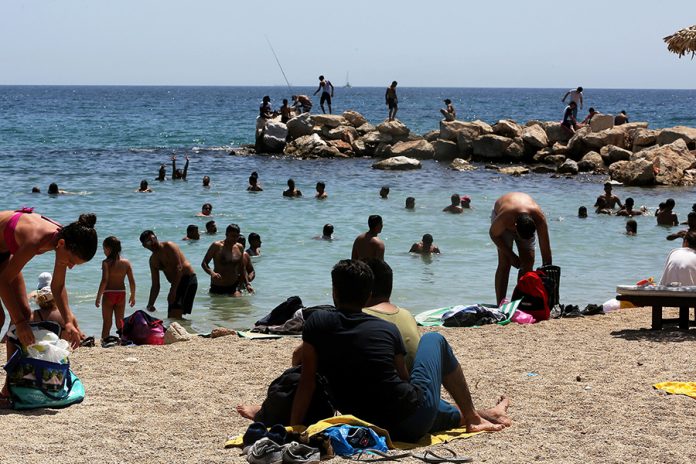 Heatwave strikes Greece