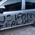 SKANDALOZNI GRAFITI Kukasti krstovi i uvredljivi natpisi na kućama i automobilima Bošnjaka