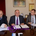 U gradskoj upravi Prijedor juče potpisan ugovor o izgradnji reflektora na Gradskom stadionu   SVIJETLI DO KRAJA MAJA 2020. (FOTO)