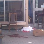 PUCNJAVA USRED DANA Žena ubijena u bašti kafića, njenom bratu se ljekari bore za život (UZNEMIRUJUĆI FOTO)