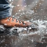 Počinje sezona padavina: Ovaj jednostavni trik će vam osušiti i spasiti obuću bez oštećivanja