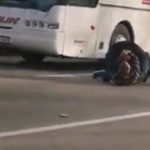 Tuča vozača autobusa i mercedesa nasred ulice (VIDEO)