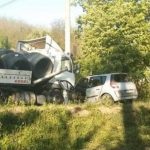 Jeziva saobraćajka; Jedno lice povrijeđeno u sudaru kamiona i Renoa