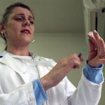NAUČNICI OPTIMISTIČNI Britanija počinje testiranje vakcine protiv korona virusa NA LJUDIMA