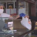Poslije pandemije korona virusa grilovi i picerije rade šaltersku prodaju hrane (VIDEO)