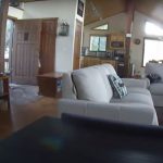 IZNENAĐENJE ZA VLASNIKE Video nadzor snimio neobičnog provalnika kako razvaljuje vrata (VIDEO)