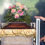 NESVAKIDAŠNI SLUČAJ ZAPREPASTIO SVE Tokom sahrane EKSPLODIRAO sanduk, povrijeđena žena