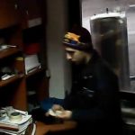 Gazda snimio radnika kako krade i sve objavio na Fejsbuku (VIDEO)