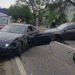 Sudar dva automobila, vatrogasci sjekli lim da bi izvukli vozača