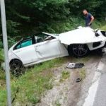 Otkačila se prikolica kamiona i udarila auto, jedna osoba poginula