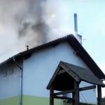 Pogledajte dramatično gašenje požara u staračkom domu u Sanskom Mostu (VIDEO)
