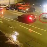 Autom udario ženu na pješačkom prelazu, letjela 10 metara niz ulicu, vozač samo produžio (UZNEMIRUJUĆI VIDEO)