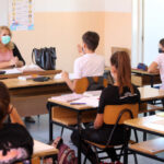 NAJMANJE SLUČAJEVA MEĐU NAJMLAĐIMA Korona virusom za dan zaraženo 15 osnovaca i srednjoškolaca u Srpskoj