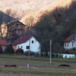 Život u zabačenom selu - Kozica bez puta i kvalitetne elektromreže (VIDEO)