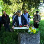 Predsjednik Skupštine položio cvijeće na partizanskom groblju u Kozarcu