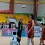 KINESKA KOŠARKAŠICA ZAPANJILA SVET! Ima 14 godina i visoka je kao Boban Marjanović, u finalu postigla 42 poena! (VIDEO)