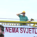 Okačio transparent sa slikom Stanivukovića: "Nema svjetla na kraju tunela, svi su isti"