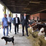 Gradonačelnik sa proizvođačima mlijeka - biće ukinuta gornja granica podsticaja (FOTO)