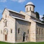 "VRATI OTETO" EU pozvala Kurtija da vrati imovinu manastiru Visoki Dečani