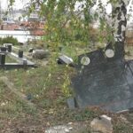 Tužna i sramotna slika u južnoj Kosovskoj Mitrovici: Srbi zatekli srušene spomenike (VIDEO)