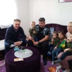 Podrška za porodicu sa četvoro djece: Dražen Vrhovac preuzima troškove vrtića za Stojniće (FOTO)