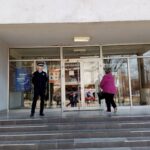 Uhapšen Prijedorčanin: Zatečen kako lupa prozor na kafiću