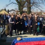 Velika tuga na Gradskom groblju u Prijedoru: Od Bašića se opraštaju porodica, rodbina i prijatelji (VIDEO, FOTO)