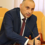 “PREKRŠIO SVE POVELJE UN” Banjac pita ko će i kako sprovesti Šmitovu odluku o finansiranju izbora