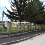 Završena je izgradnja trotoara oko Osnovne škole „Petar Kočić“ i vrtića „Đurđevak“ (VIDEO)