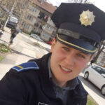 PRITISCI SE NASTAVLJAJU Pucao ispred kuće hrabre policajke u Bosanskom Petrovcu, pa zaradio prekršajnu prijavu