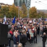 BIJELE TRAKE ispred OHR-a u Sarajevu: Okupljeni nezadovoljni potezima Šmita (VIDEO)