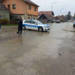 Kiša napravila haos u Prijedoru: Voda se izlijeva na ulice, policija reguliše saobraćaj (FOTO)