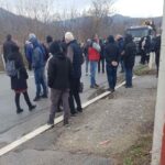 Srbi postavljaju barikade zbog hapšenja na Јarinju; Oglasile se sirene u Kos. Mitrovici i Zvečanu (FOTO/VIDEIO)