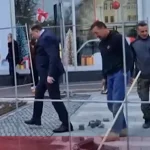 Dodik prošetao centrom Banjaluke, razgovarao i fotografisao se sa građanima (VIDEO)