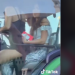 URNEBESAN SNIMAK NA TIKTOKU Djevojke se vozaju u traktoru, društvene mreže divljaju (VIDEO)