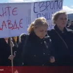 Srbi protestuju na KiM, na čelu kolone supruga ranjenog Milana: “Evropo, pucaju na nas” (VIDEO)