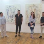 Novi Grad: Otvorena izložba "Razgovori sa đedom" slikara Borisa Eremića