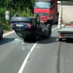 Nezgoda na izlazu iz Banjaluke, vozilo završilo na krovu