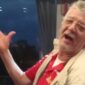 (VIDEO) PUTNICI BJEŽALI IZ BUSA Čovjek pjevao 14 sati na liniji do Beča, ljudi preživjeli pravi teror