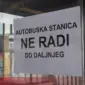 Autotransport obustavio polaske, putnici se snalaze kako znaju i umiju (VIDEO)